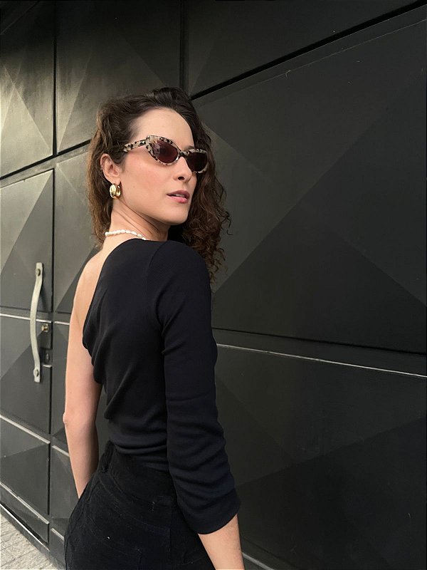 BLUSA ASSIMÉTRICA LUCY CANELADA