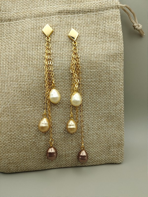 Brinco correntes com pérola barroca