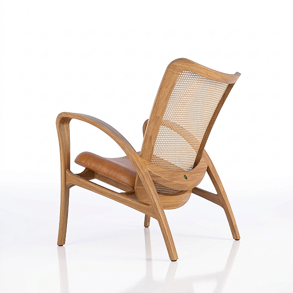 Poltrona Assinada ÂNIMA em Madeira, Telinha e Couro La Paz Camel