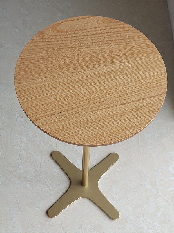 Mesa de Apoio e Mesa Auxiliar Minimalista Redonda 30 cm Alta FLAT Dourada Carvalho Americano