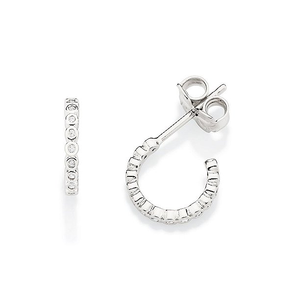 Brinco Meia Argola Cravejada Por 30 Zircônias De 0,80 Mm (Par)Med 1,0 Cm De Diâmetro(Joia Licenciada Coleção Ana Hickman