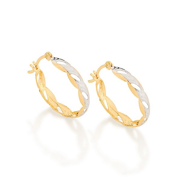 Brinco Rommanel Argola Com Laterais Onduladas, Detalhes Vazados E Rhodium No Centro Med 2,6 Cm