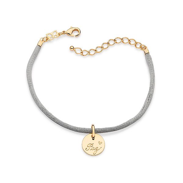 Pulseira Formada Por Fio Acetinado Composta Por Pingente Escrito Paz Med 20 Cm Ajustável Á 16 Cm Rommanel