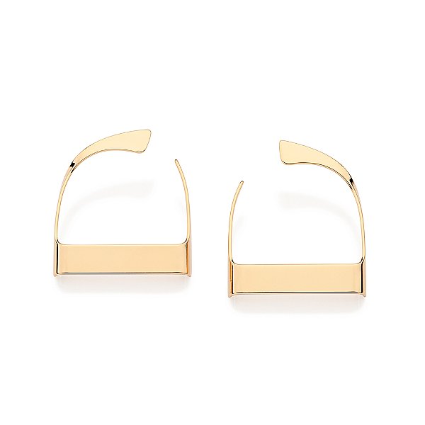 Brinco Meia Argola Formato Estribo Composto Por Laterais Abauladas.Med. 3,3 Cm X 2,8 Cm. Rommanel