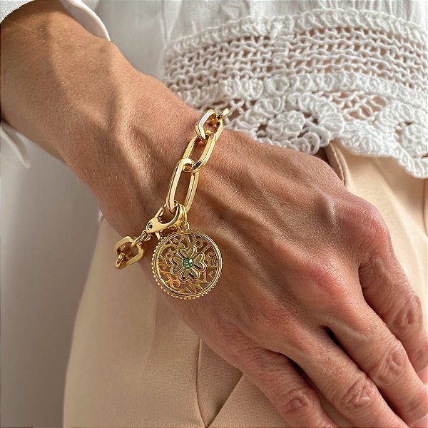 Pulseira Trevo Banhada com Verniz