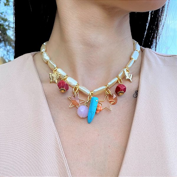 Colar Curto em Pérolas Estilo Boho com Pingentes
