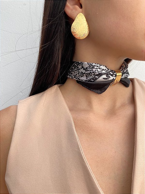 Colar Lenço Branco e Preto com Passante Assimétrico