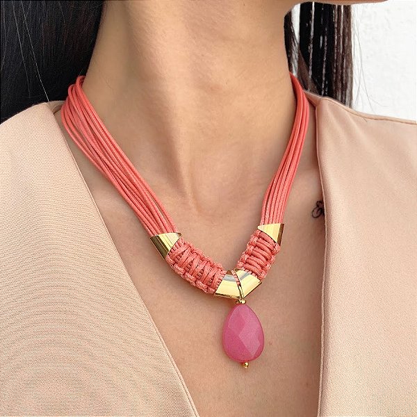 Colar Rosa com Gota em Ágata Rosa