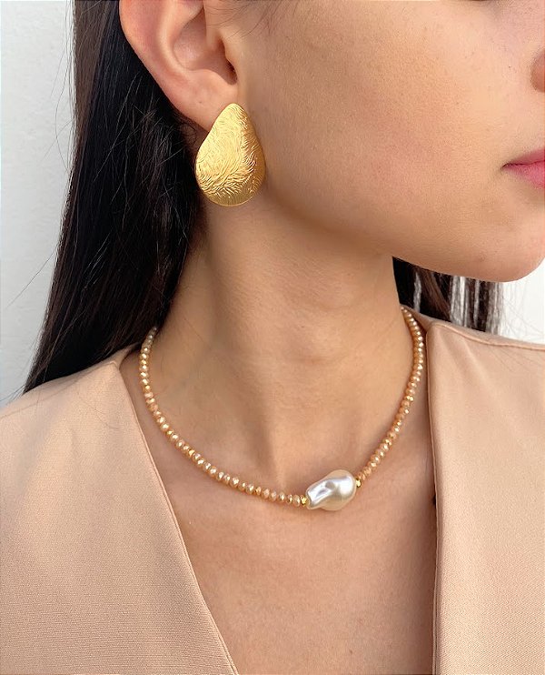 Colar em Cristais Nude e Pérola Central Estilo Boho