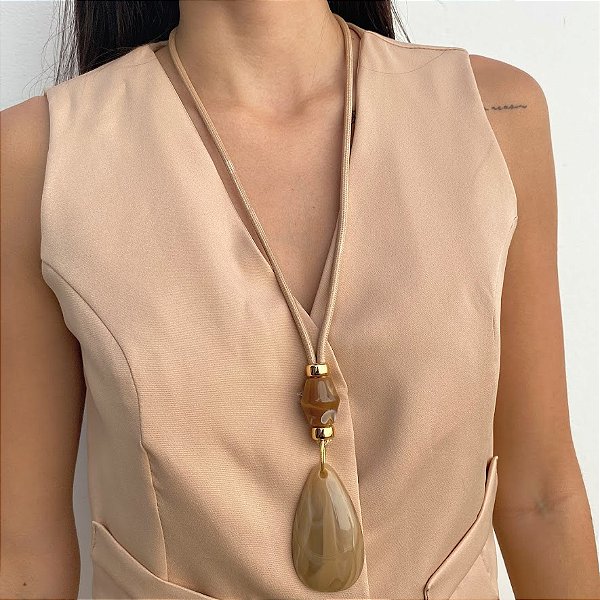 Colar Longo Nude com Gota em Resina Marrom