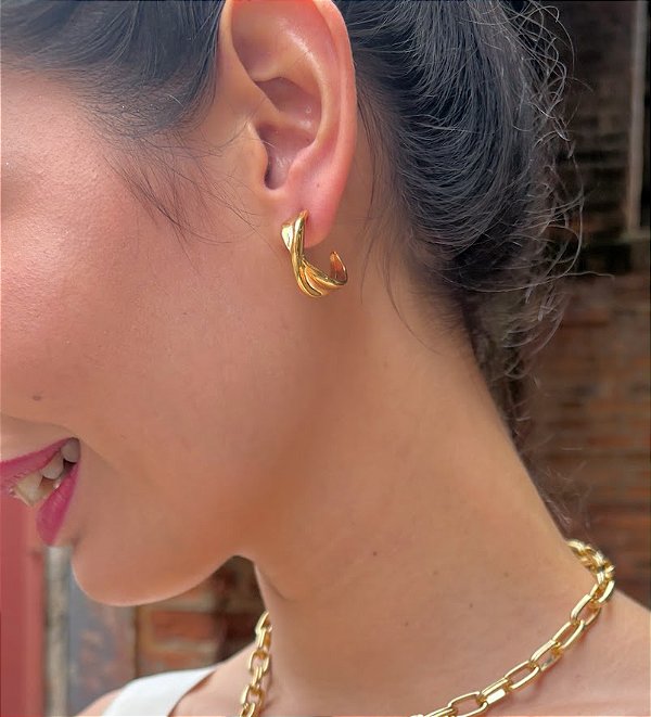 Argola Dourada Elegante Cromada