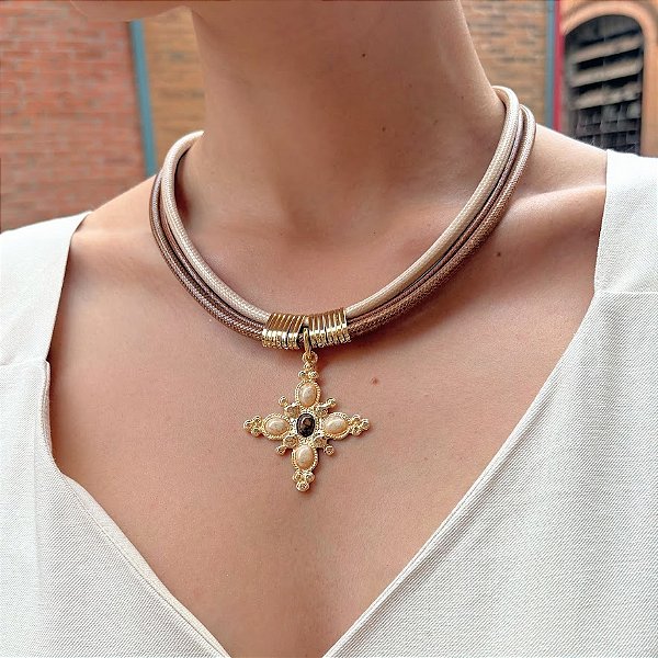 Colar Nude e Marrom com Pingente em Resina