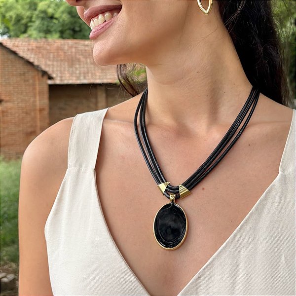 Colar Black Medalha