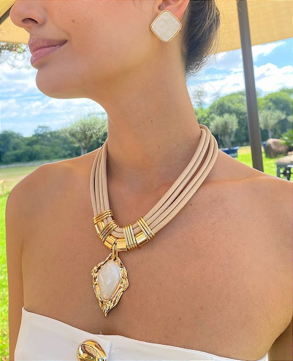 Maxi Colar Nude e Resina