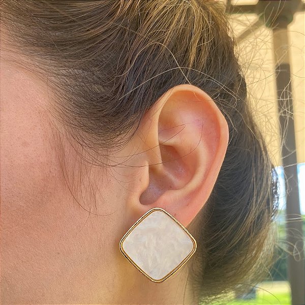 Brinco Quadrado Resina Perolada