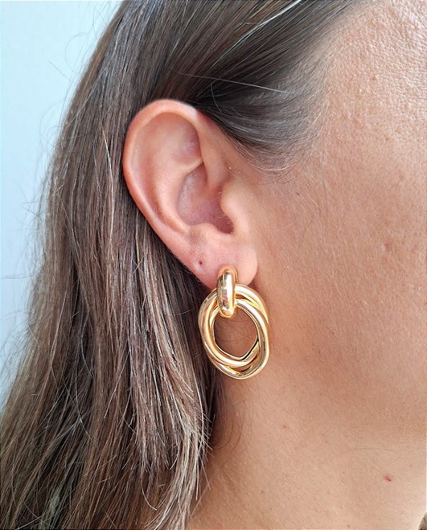 Brinco Oval Entrelaçado Banhado