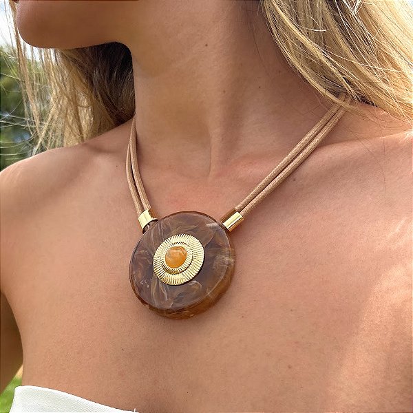 Colar Curto Resina Circular Marrom