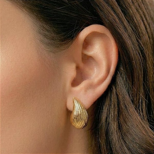 Brinco Vírgula Texturizado