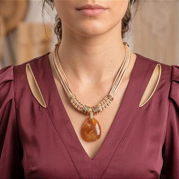 Colar Nude e Pingente Resina