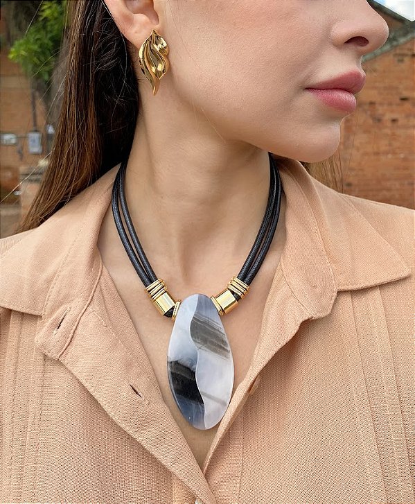 Colar Curto Preto Resina Oval Mesclada