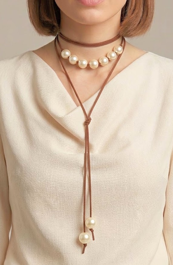 Choker Marrom Camurça e Pérolas