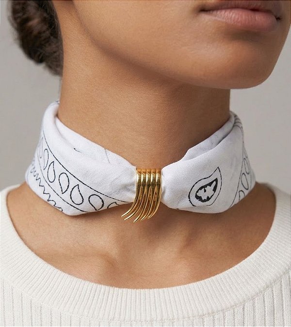Colar Lenço Branco P e Passante Assimétrico