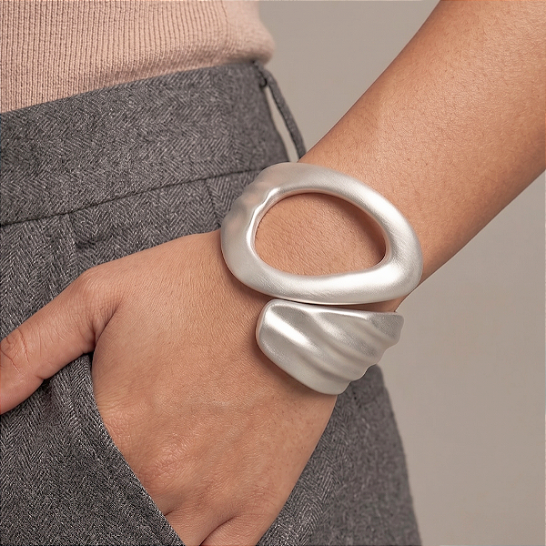 Bracelete Prateado Assimétrico