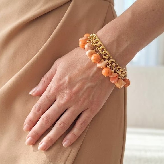 Pulseira Pingentes Howlita Laranja e Coral