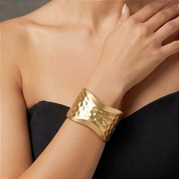 Bracelete Martelado Dourado