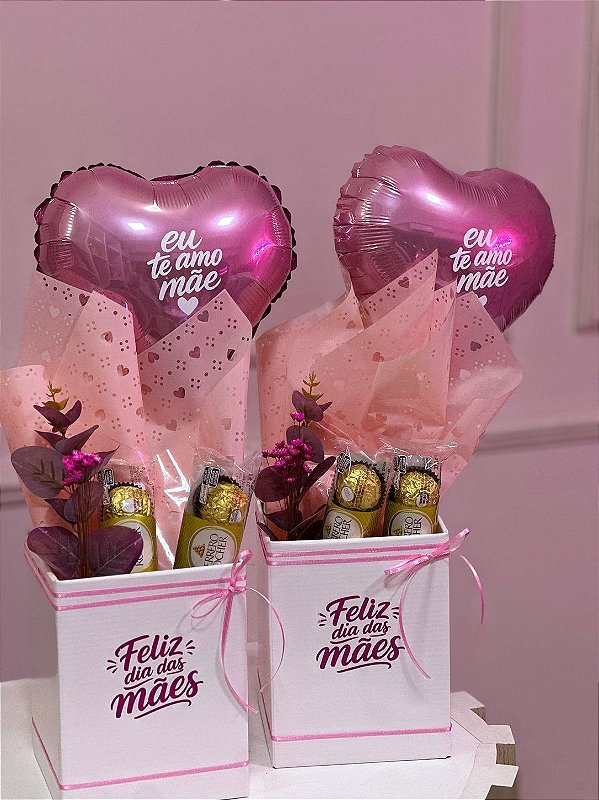 Box com arranjo de flores artificiais e chocolate - Código 0373