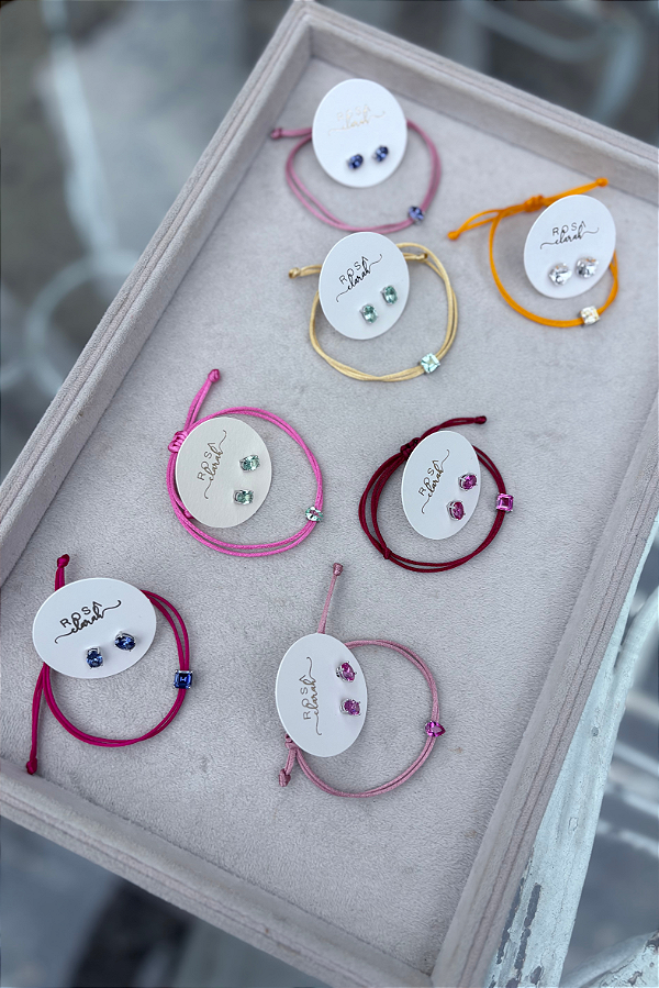 Pulseiras de Tecido e Brinco Ponto de Luz