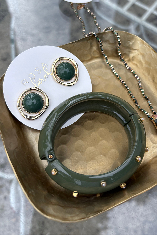 Composição Dourado e Verde