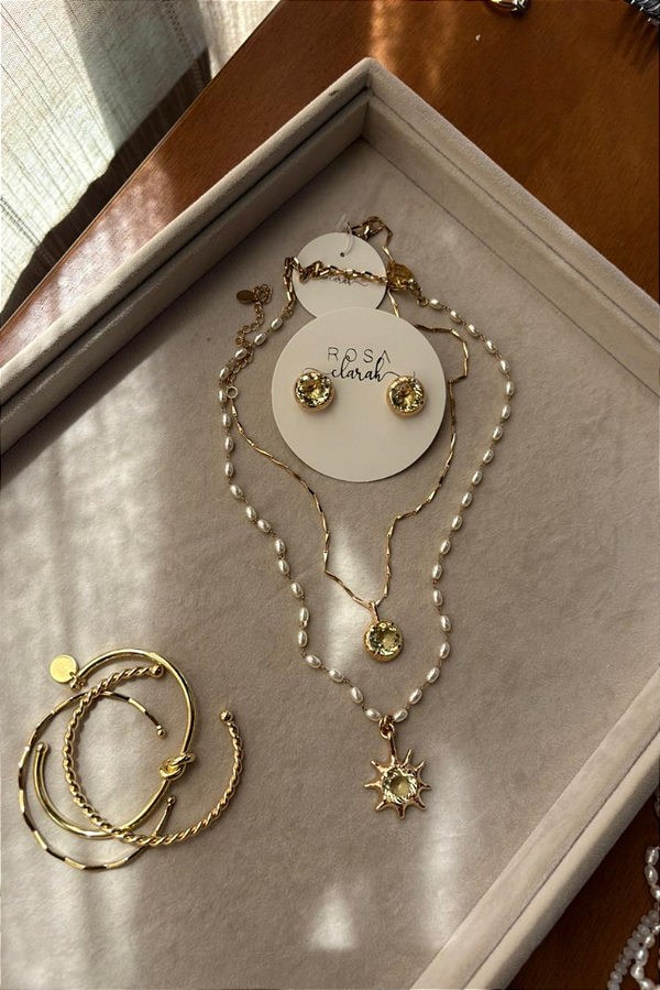 Composição de Dourado com Cristal