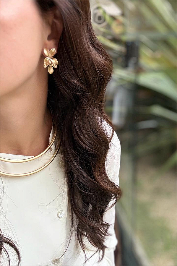 Brinco Flor Escovada Dourado