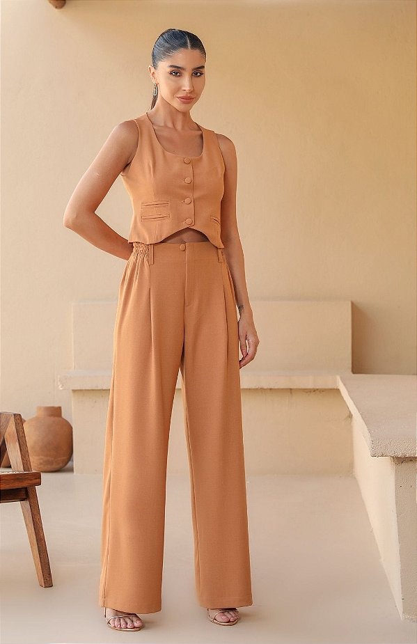 Conjunto Colete e Calça Alfaiataria Beatriz Camel