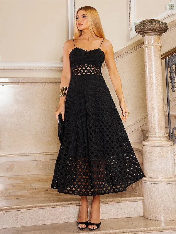 Vestido Midi em Renda Laise Preta com Modelagem Evasê Betina