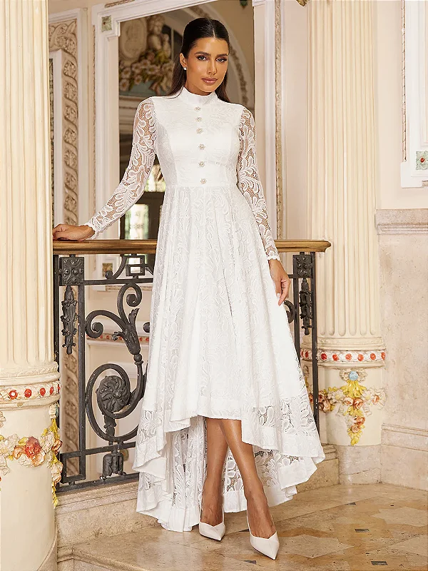 Vestido Mullet em Renda Off White com Gola Alta e Manga Longa Helena