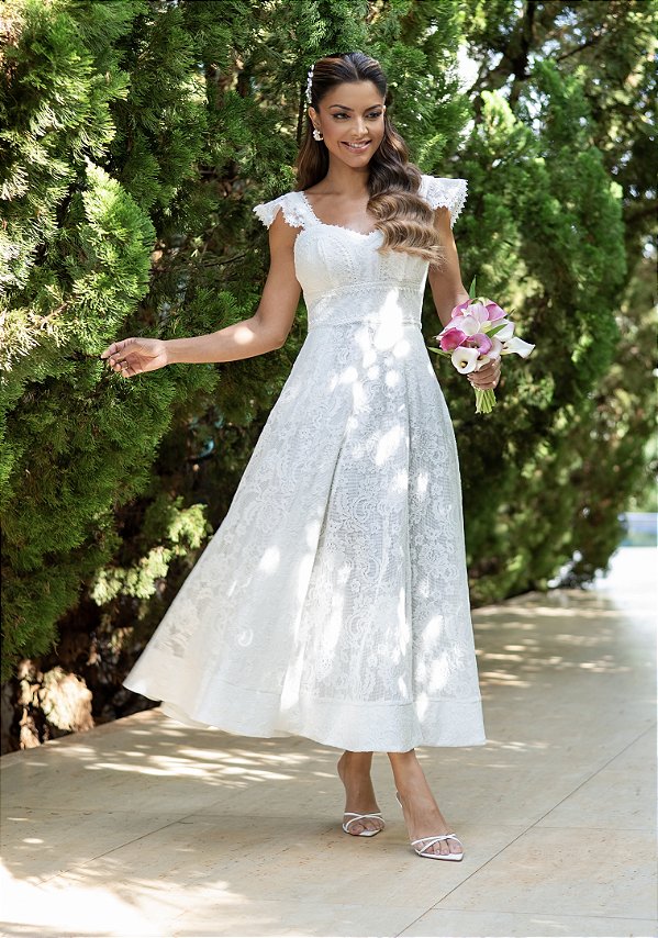 Vestido Midi em Renda Branca com Decote Coração Evelyne