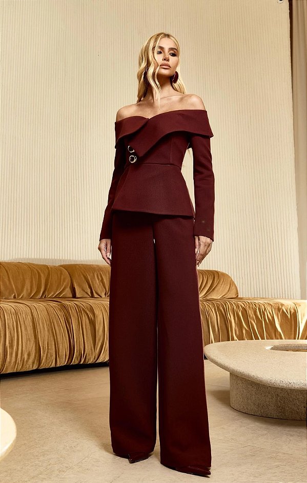 Conjunto Alfaiataria Blusa Ombro a Ombro Max Gola Peplum e Calça Marsala