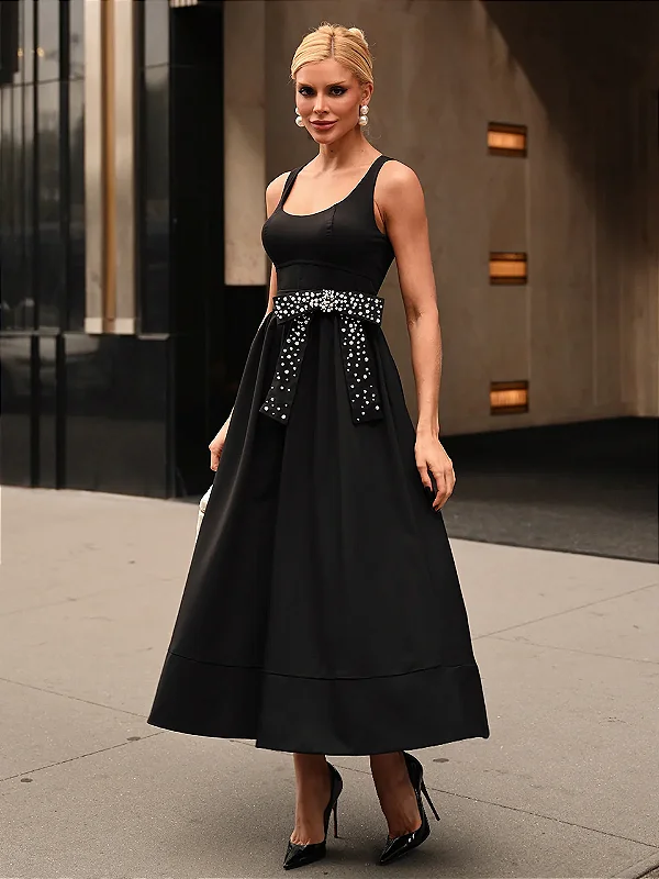 Vestido Midi Rodado Preto com Laço Removível Bordado em Pérolas