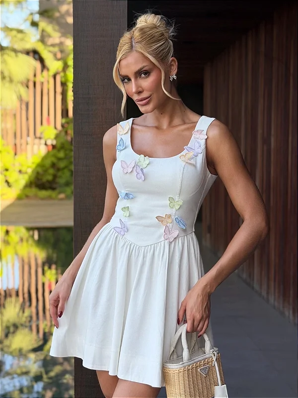 Vestido Curto de Viscolinho Bella Di Farfalla