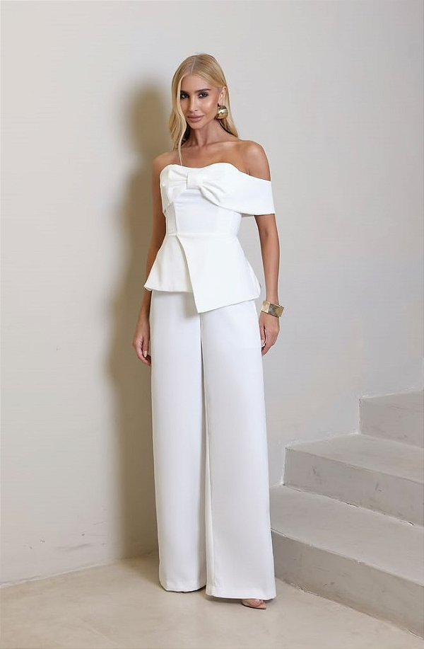 Macacão Longo em Alfaiataria Premium Off-White com Peplum e Laço | Sares