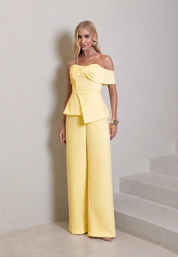 Macacão Longo em Alfaiataria Premium Amarelo com Peplum e Laço | Sares
