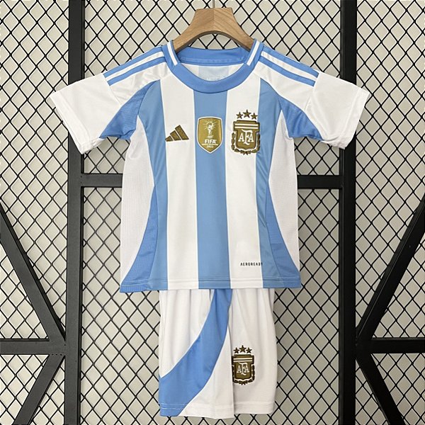 Novo Kit Infantil Argentina 1 Copa America Com Patch Campeão Do Mundo Camisa e Short 2024