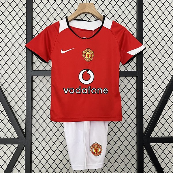 Kit Infantil Manchester United 1 Retrô Camisa e Short 2005 / 2006