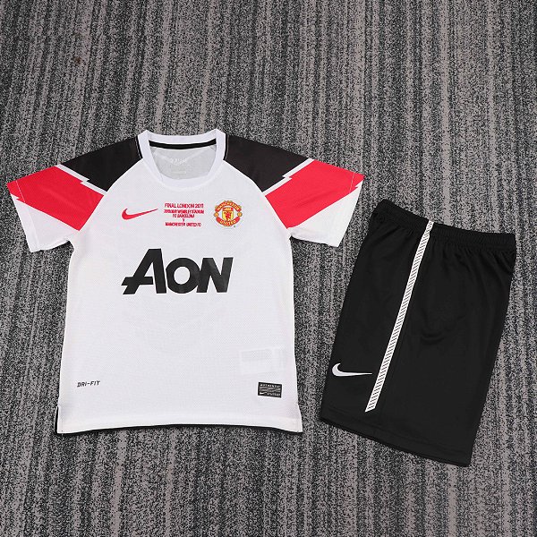 Kit Infantil Manchester United 2 Retrô Camisa e Short 2011 / 2012