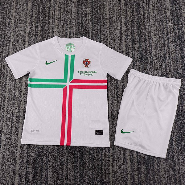 Kit Infantil Portugal 2 Retrô Camisa e Short 2012