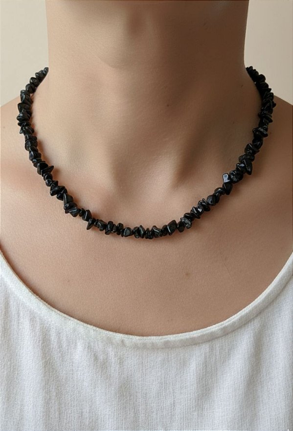 Colar de Cascalho de Ônix – Proteção, Estabilidade e Autoconfiança