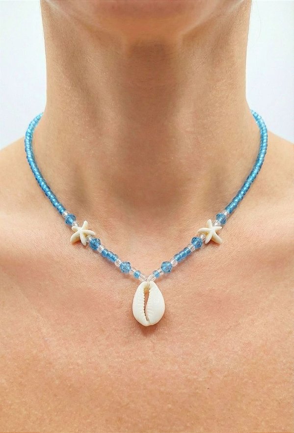 Gargantilha Onda Azul – Miçangas Azul com Búzio e Estrelas do Mar