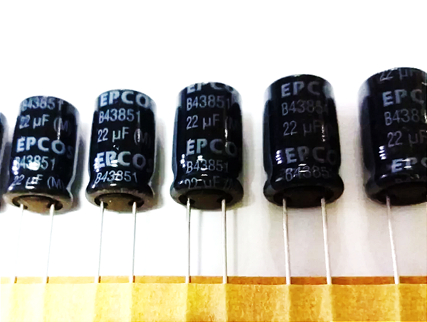 CAPACITOR ELETROLÍTICO 105° 22UF X 160V